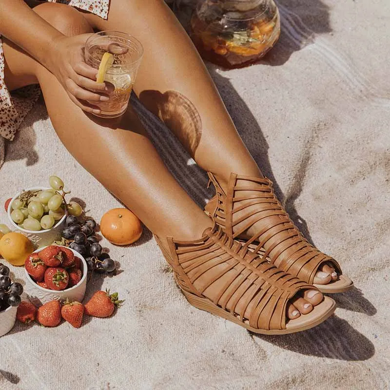 DELILAH GLADIATOR SANDALS IN FAUX LEATHER