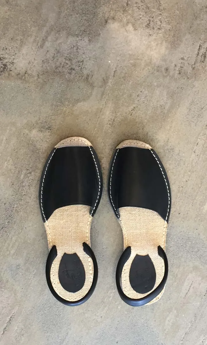 Importante Black Leather Sandals