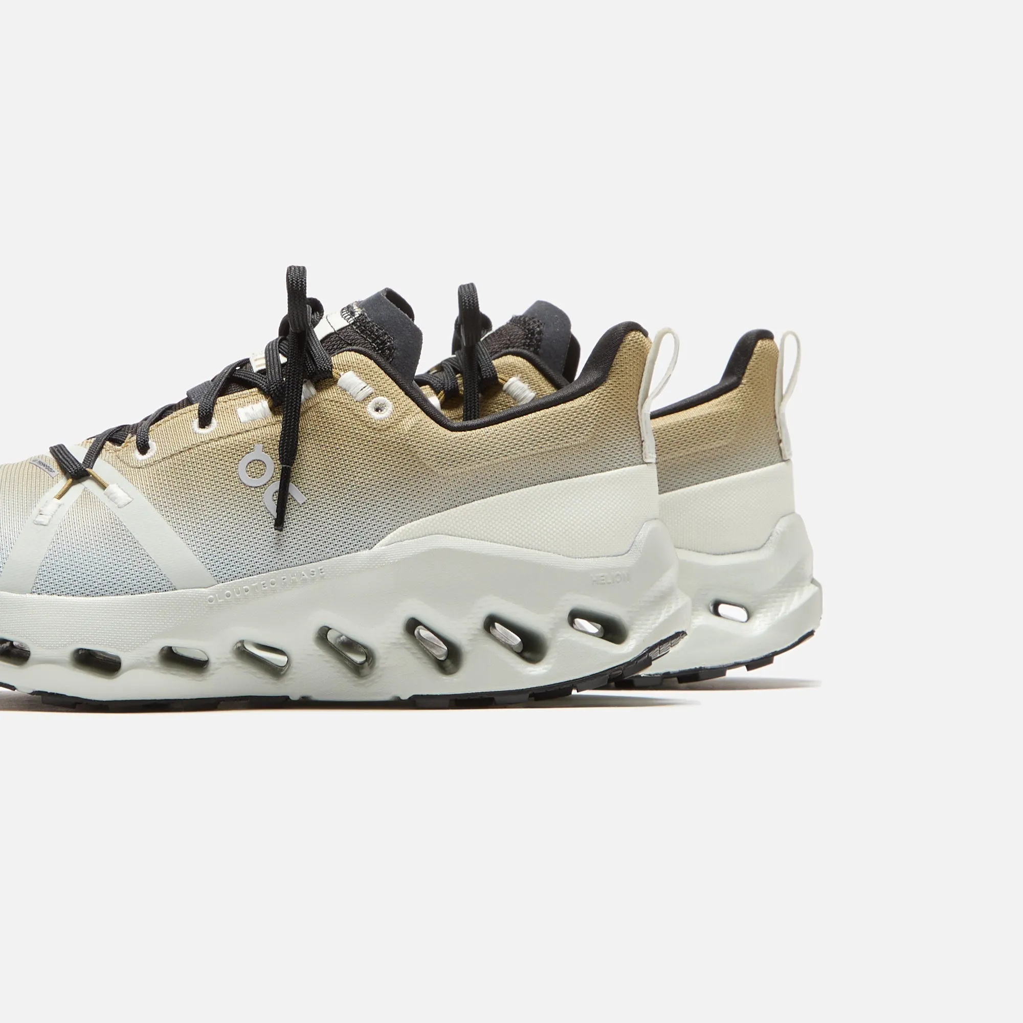 On Running WMNS Cloudsurfer Trail Waterproof - Safari / Mineral
