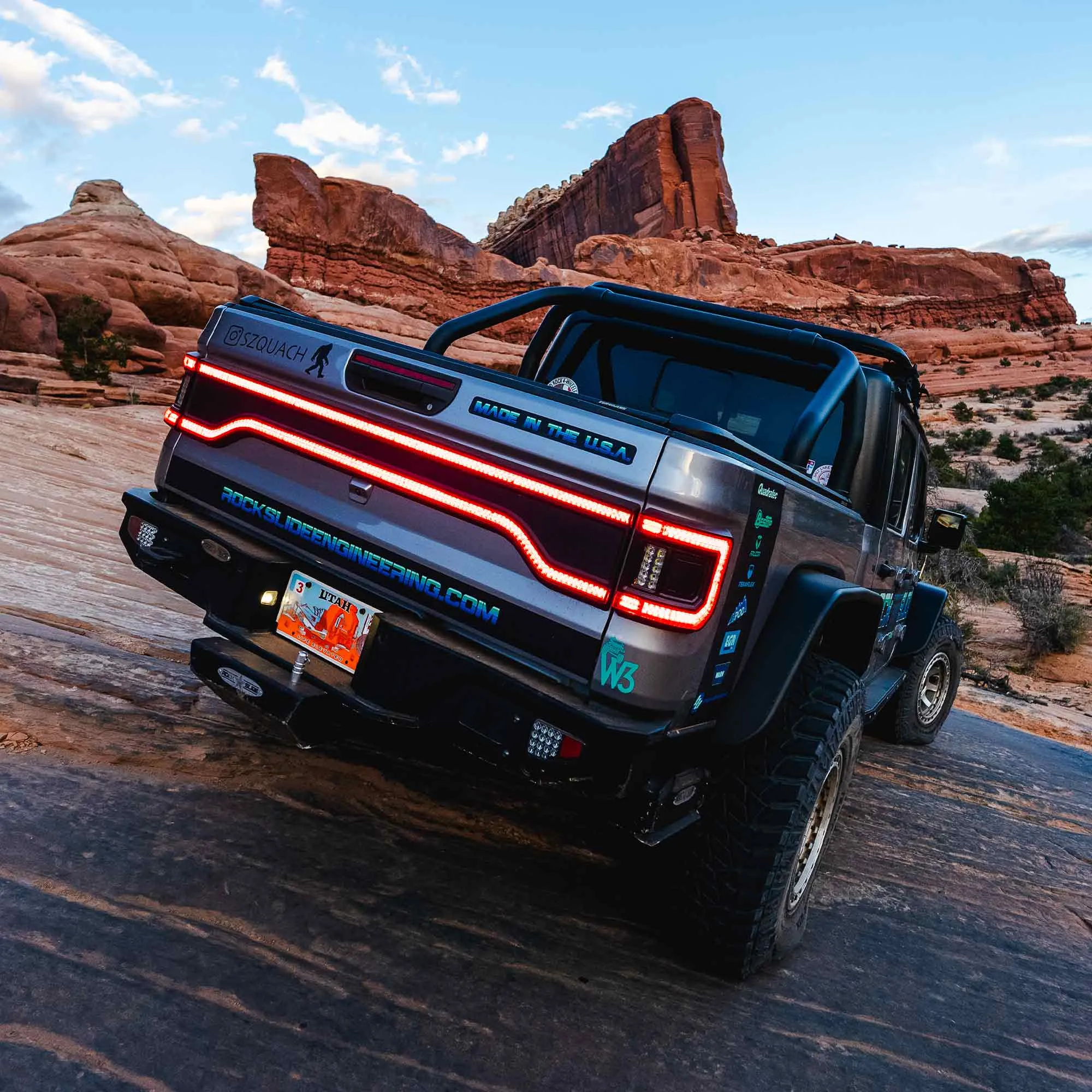 ORACLE Lighting Racetrack Flush Style LED Tailgate Panel Light for Jeep Gladiator JT