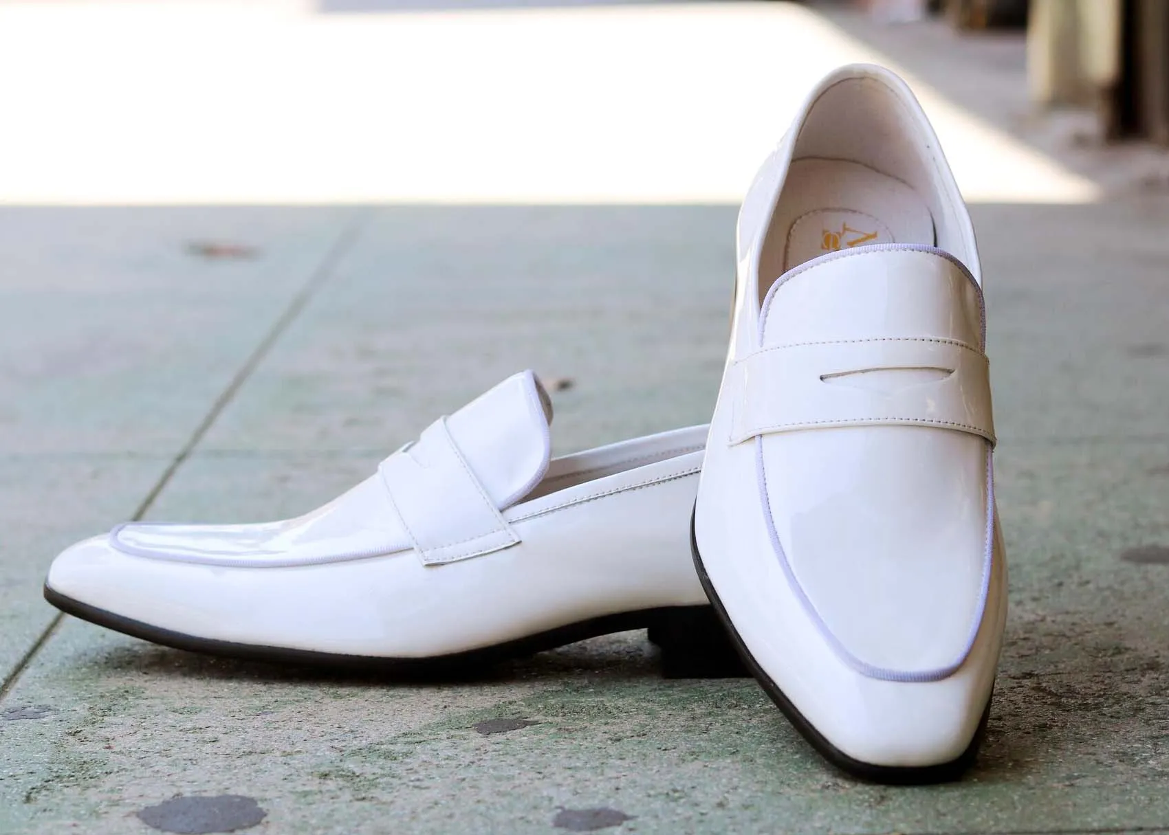 Style: 2240-12P-White