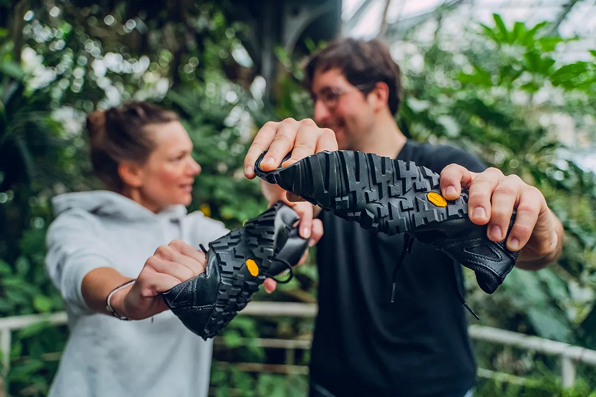 Women’s Chitra Trek&Trail xWide barefoot black sneakers