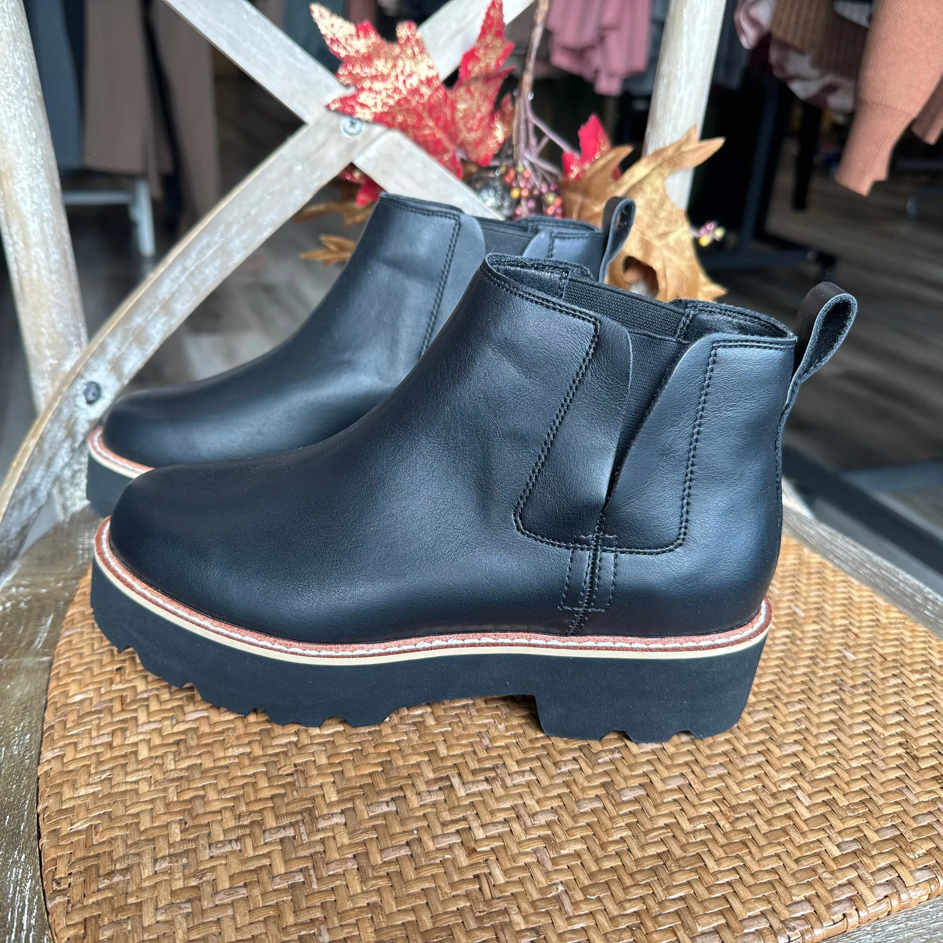 Zari Chelsea Boot