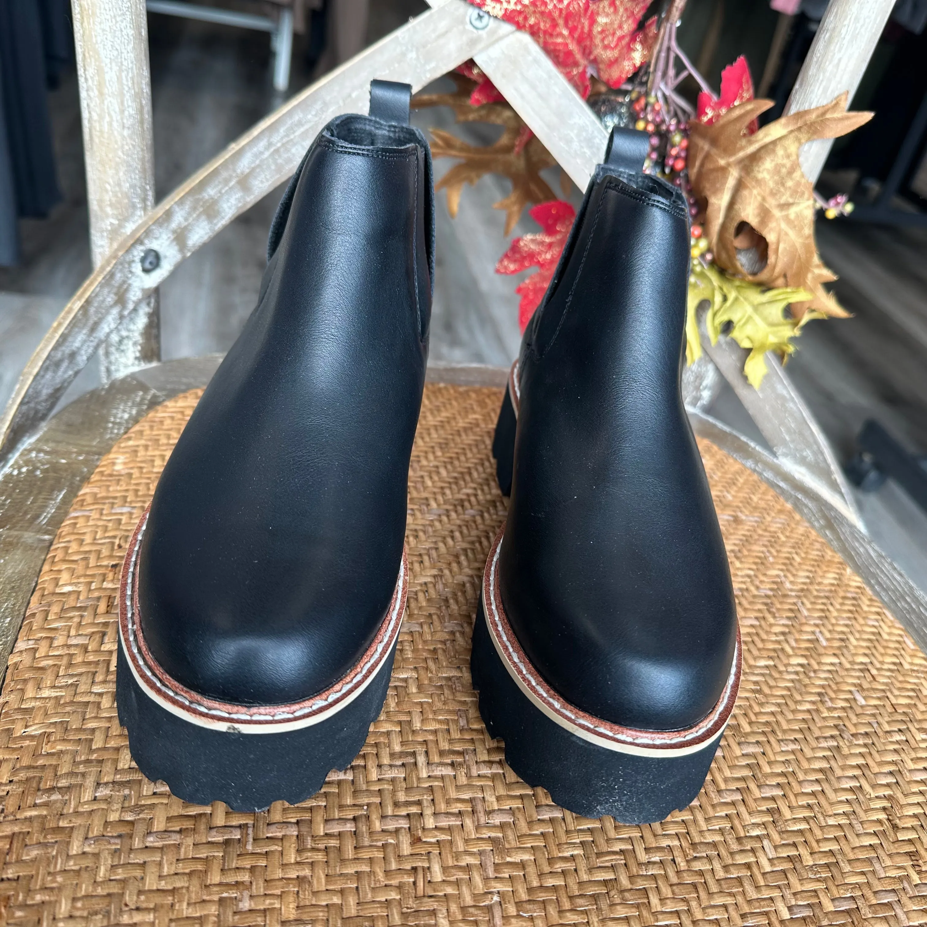 Zari Chelsea Boot